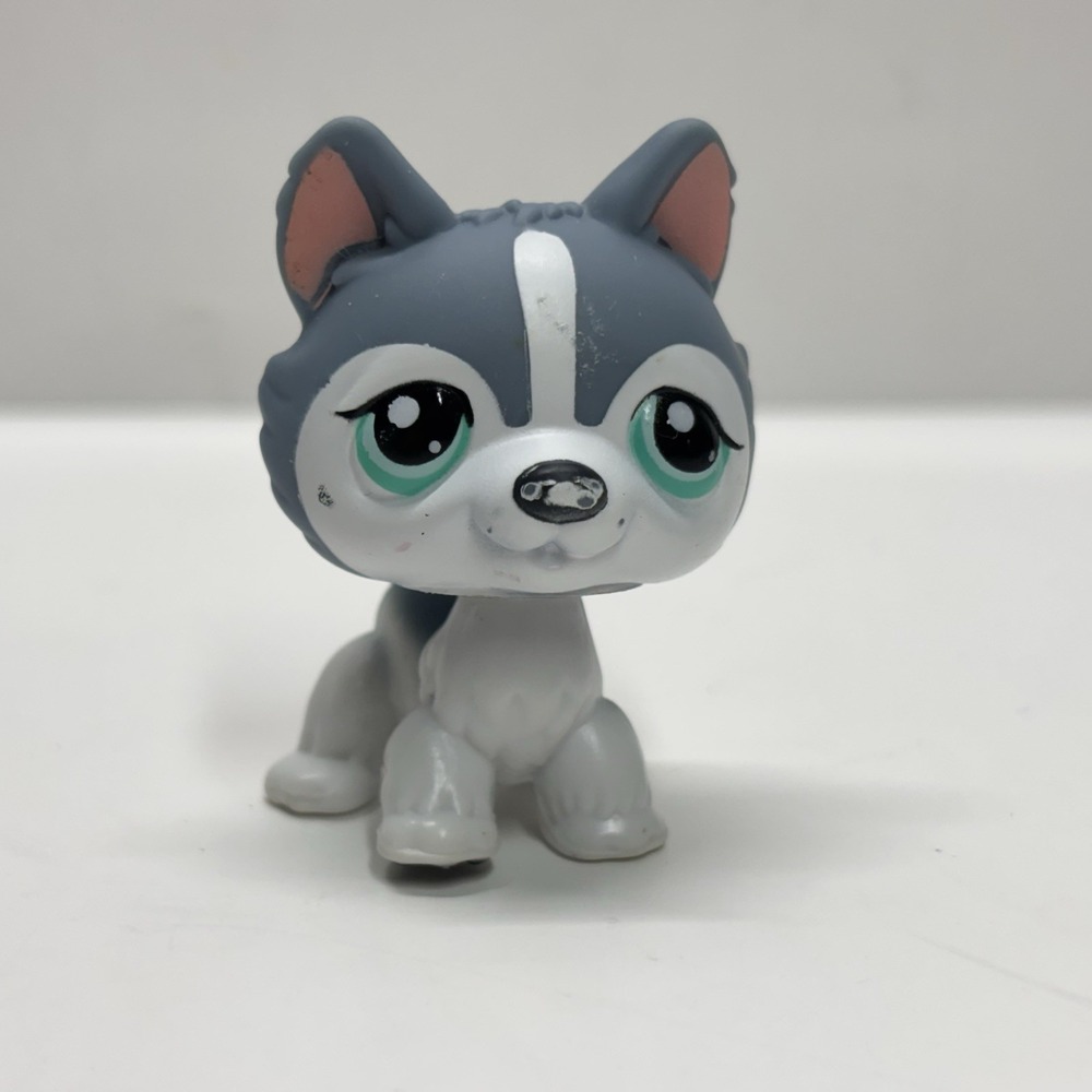 2007‎ Hasbro LPS Littlest Pet Shop Husky #210 White Grey w/ Teal Eyes